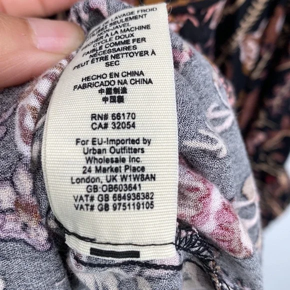 Free People Pretty & Free Black Floral Print Romper Boho Cut Out Back Size Small - Picture 11 of 12